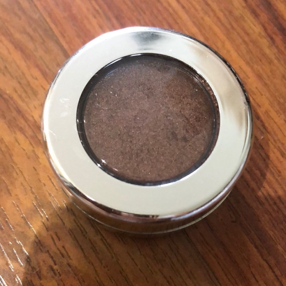 La Bella Donna eggplant compressed mineral eyeshadow